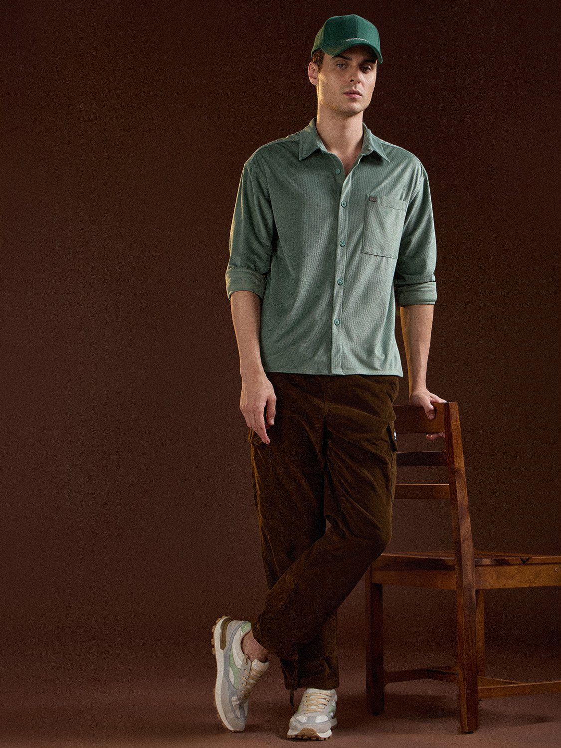 Image of THE BEAR HOUSE Men Relaxed Fit Solid Spread Collar Casual Shirt