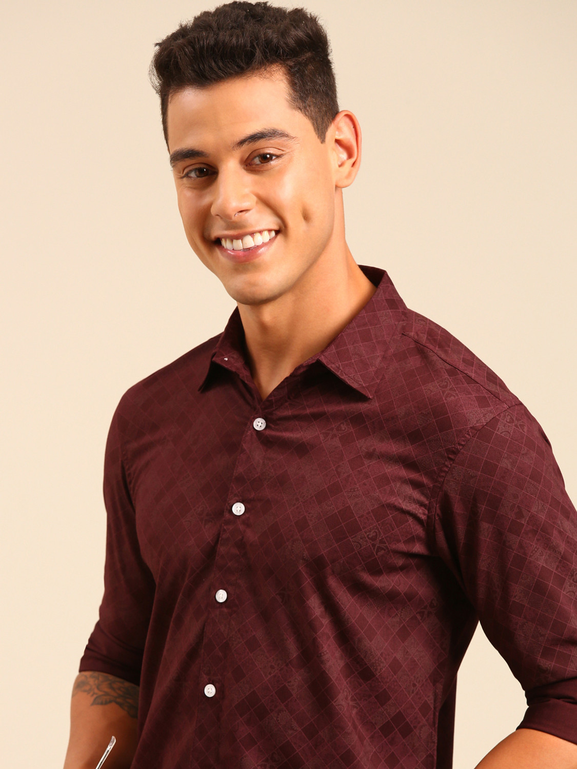 Image of JOVEN Men Printed Casual Maroon Shirt
