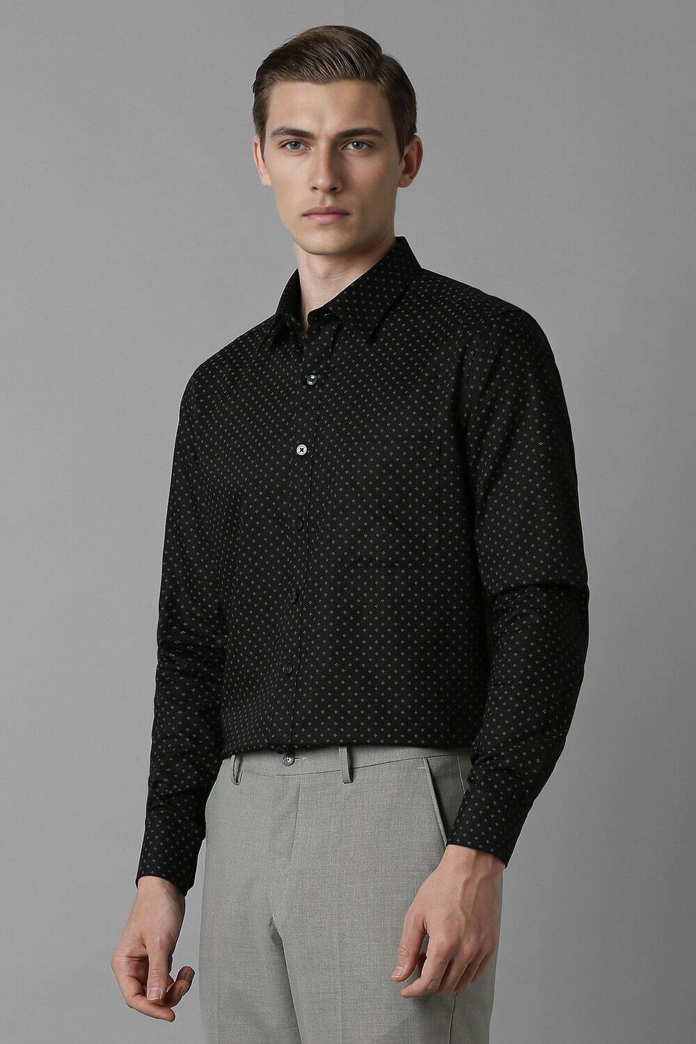 Image of LOUIS PHILIPPE Men Solid Formal Black Shirt