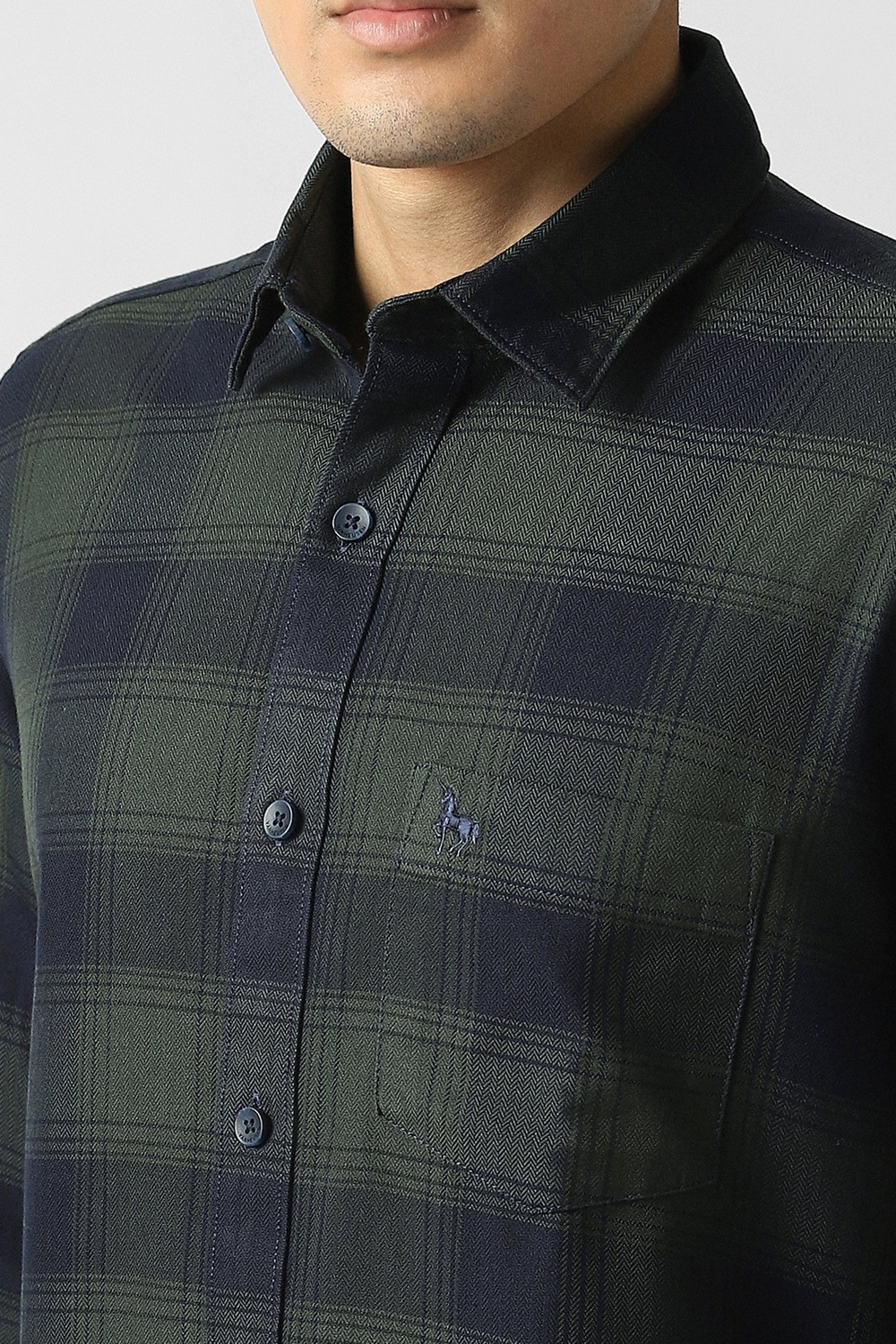Image of VAN HEUSEN Men Slim Fit Checkered Casual Shirt