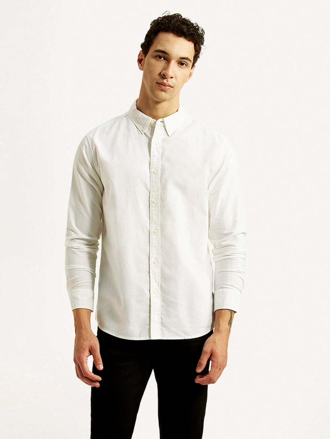 Image of LEVI'S Men Solid Casual White Shirt