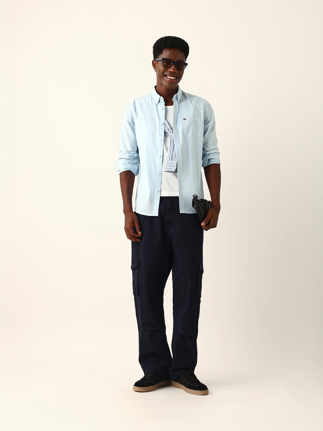 Image of THE BEAR HOUSE Men Solid Casual Blue Shirt