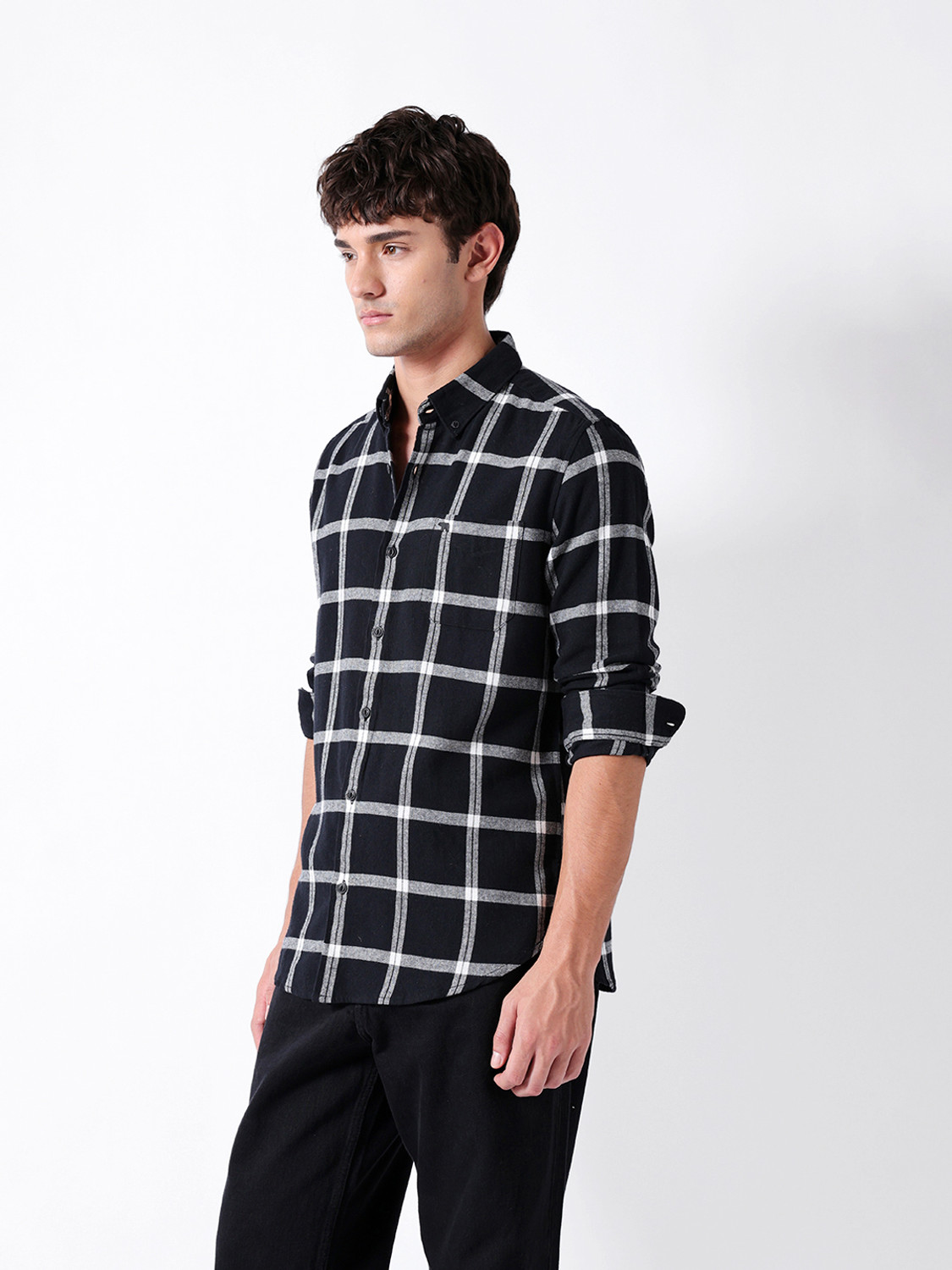 Image of THE BEAR HOUSE Men Slim Fit Checkered Button Down Collar Casual Shirt