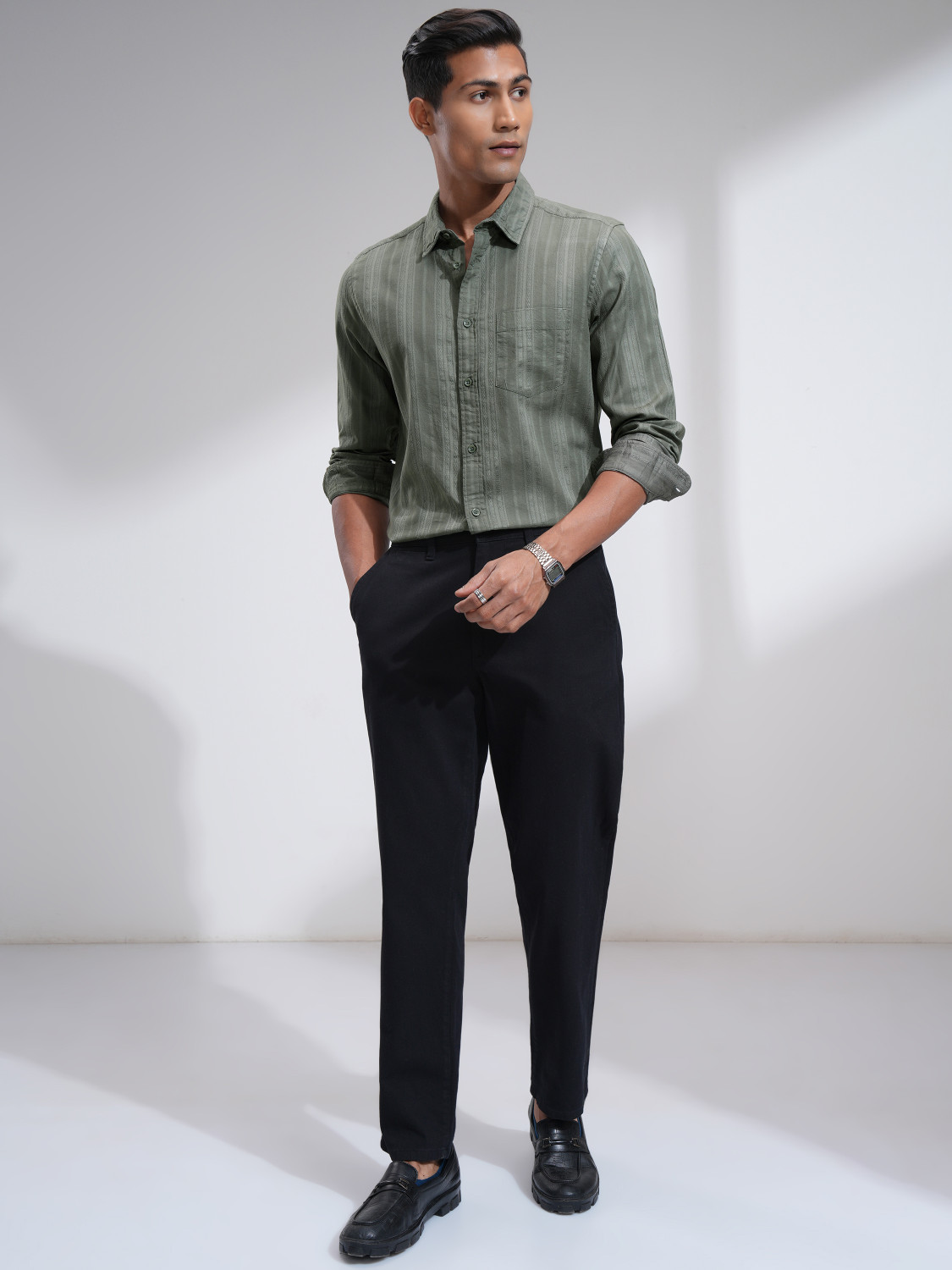 Image of HIGHLANDER Men Slim Fit Striped Cut Away Collar Casual Shirt