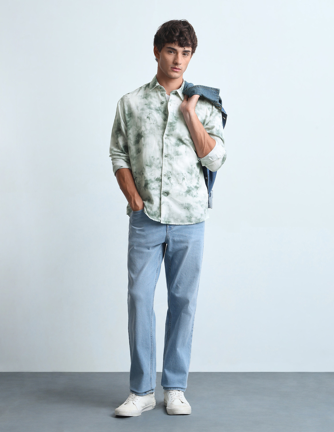 Image of FLYING MACHINE Men Slim Fit Printed Spread Collar Casual Shirt