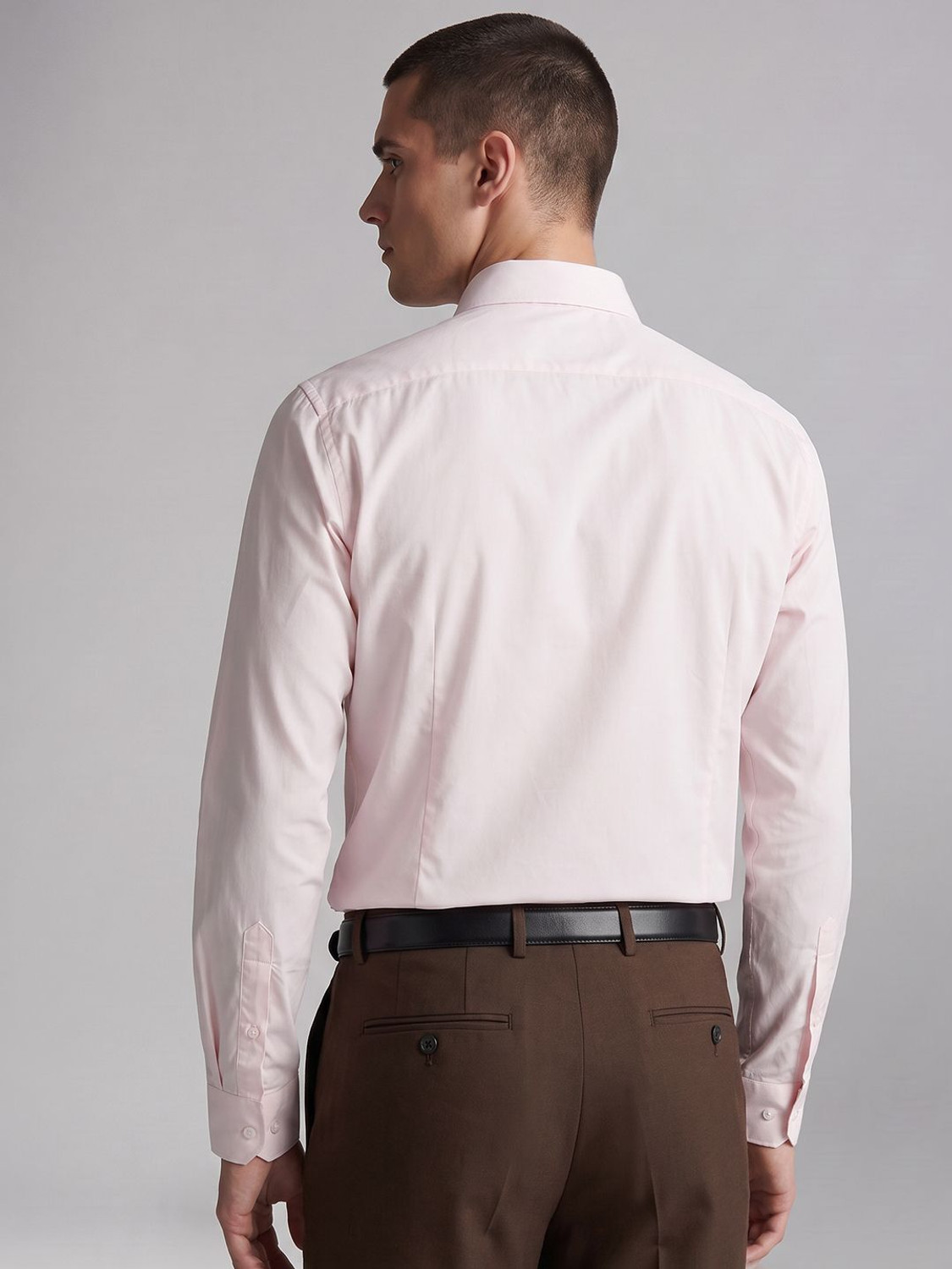 Image of VAN HEUSEN Men Slim Fit Solid Formal Shirt