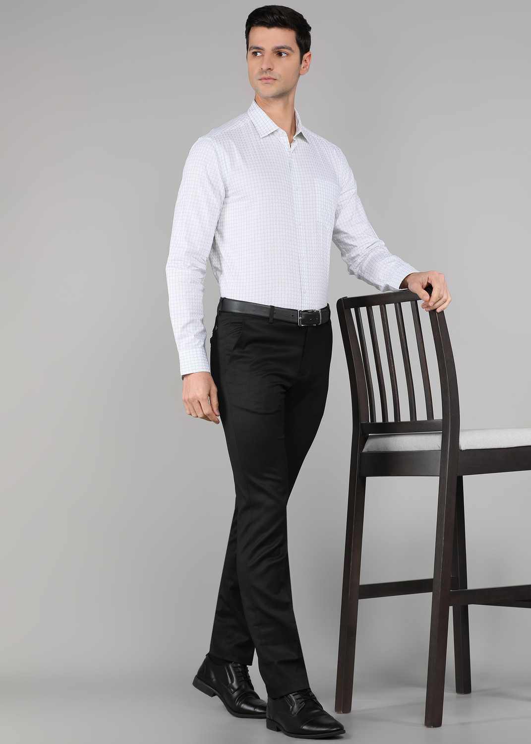 Image of ARROW Men Slim Fit Checkered Cut Away Collar Formal Shirt
