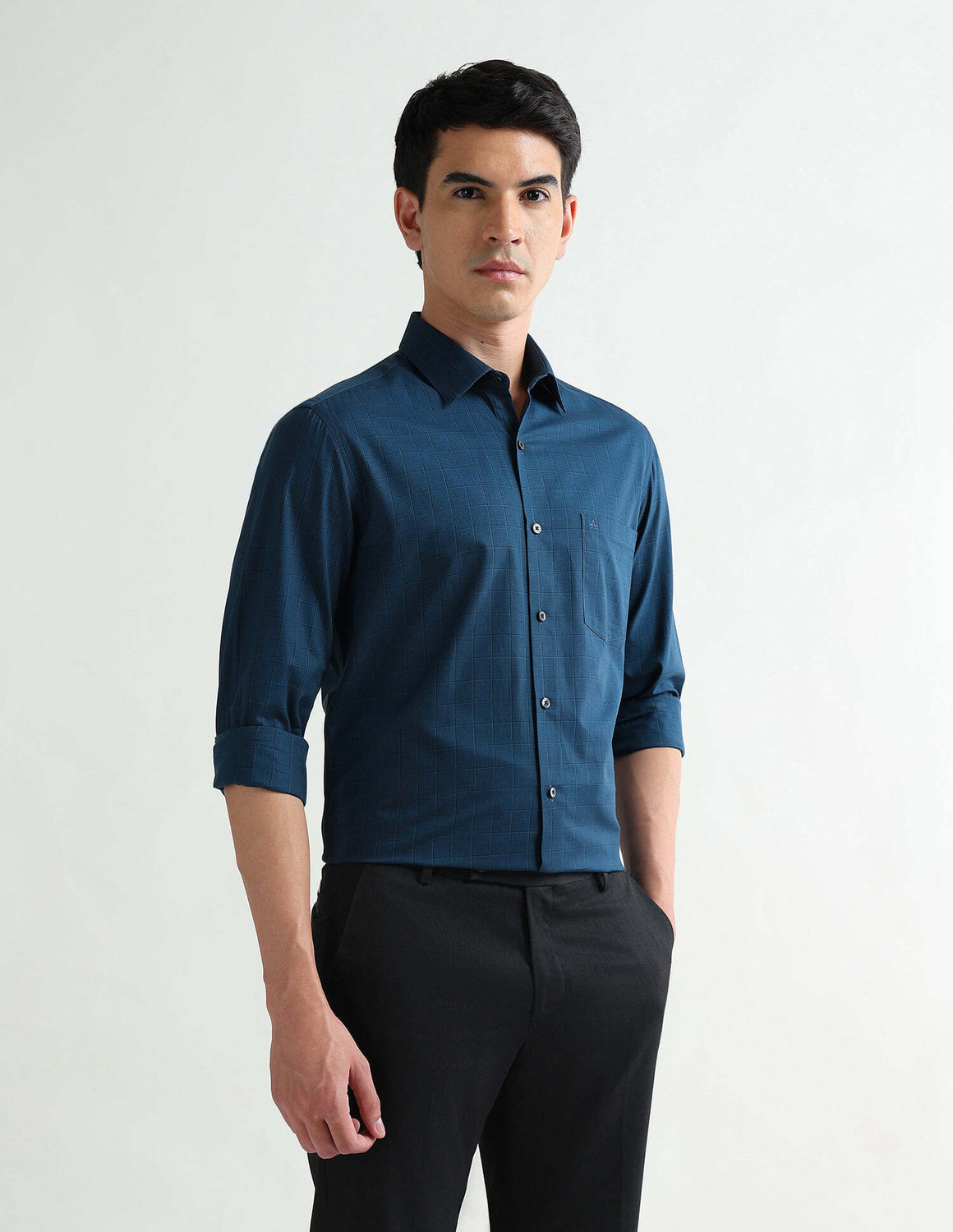 Image of ARROW Men Slim Fit Checkered Cut Away Collar Formal Shirt