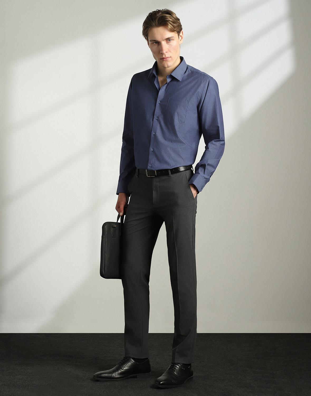 Image of VAN HEUSEN Men Slim Fit Self Design Spread Collar Formal Shirt