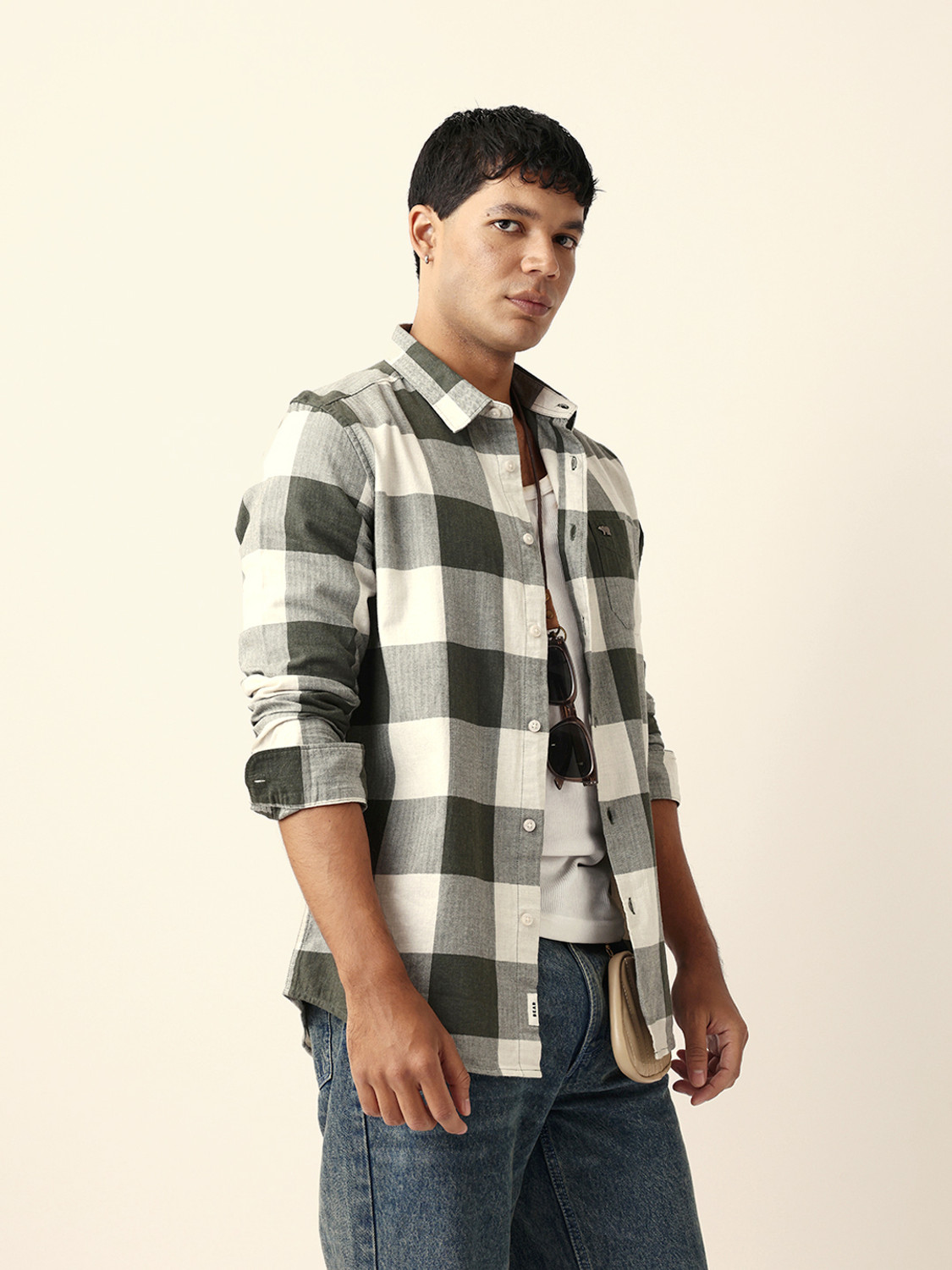 Image of THE BEAR HOUSE Men Slim Fit Checkered Spread Collar Casual Shirt