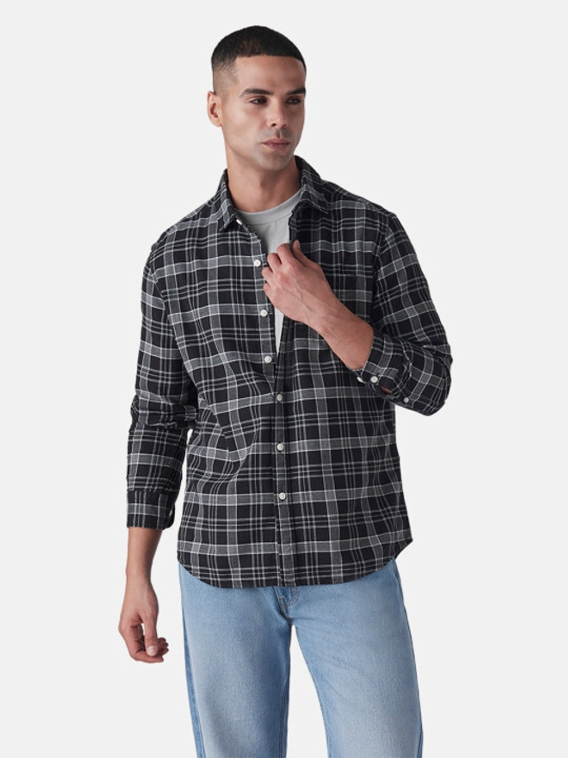 Image of LEVI'S Men Slim Fit Checkered Casual Shirt