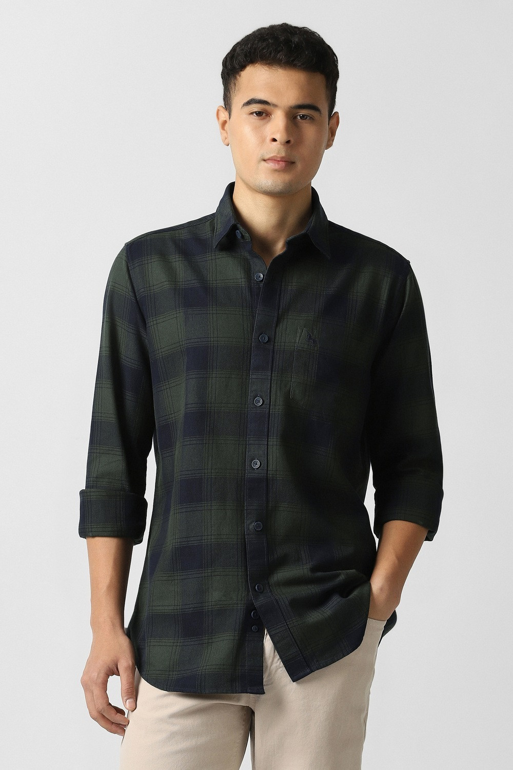 Image of VAN HEUSEN Men Slim Fit Checkered Casual Shirt