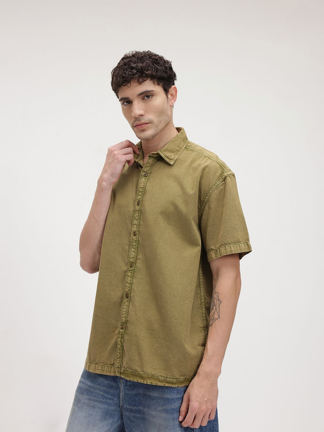 Image of Roadster Men Solid Casual Green Shirt