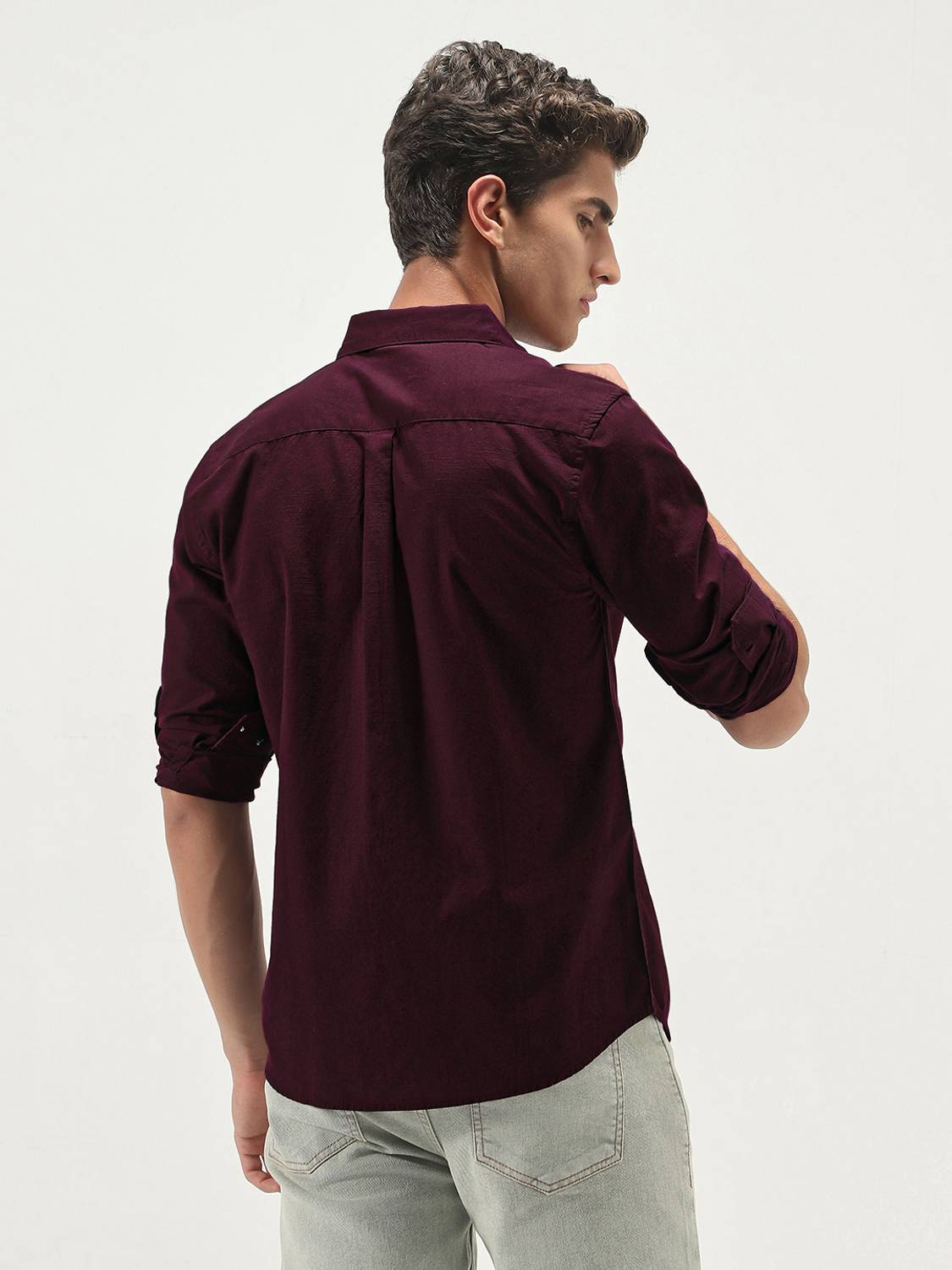 Urbano Men Solid Casual Maroon Shirt - Image 3
