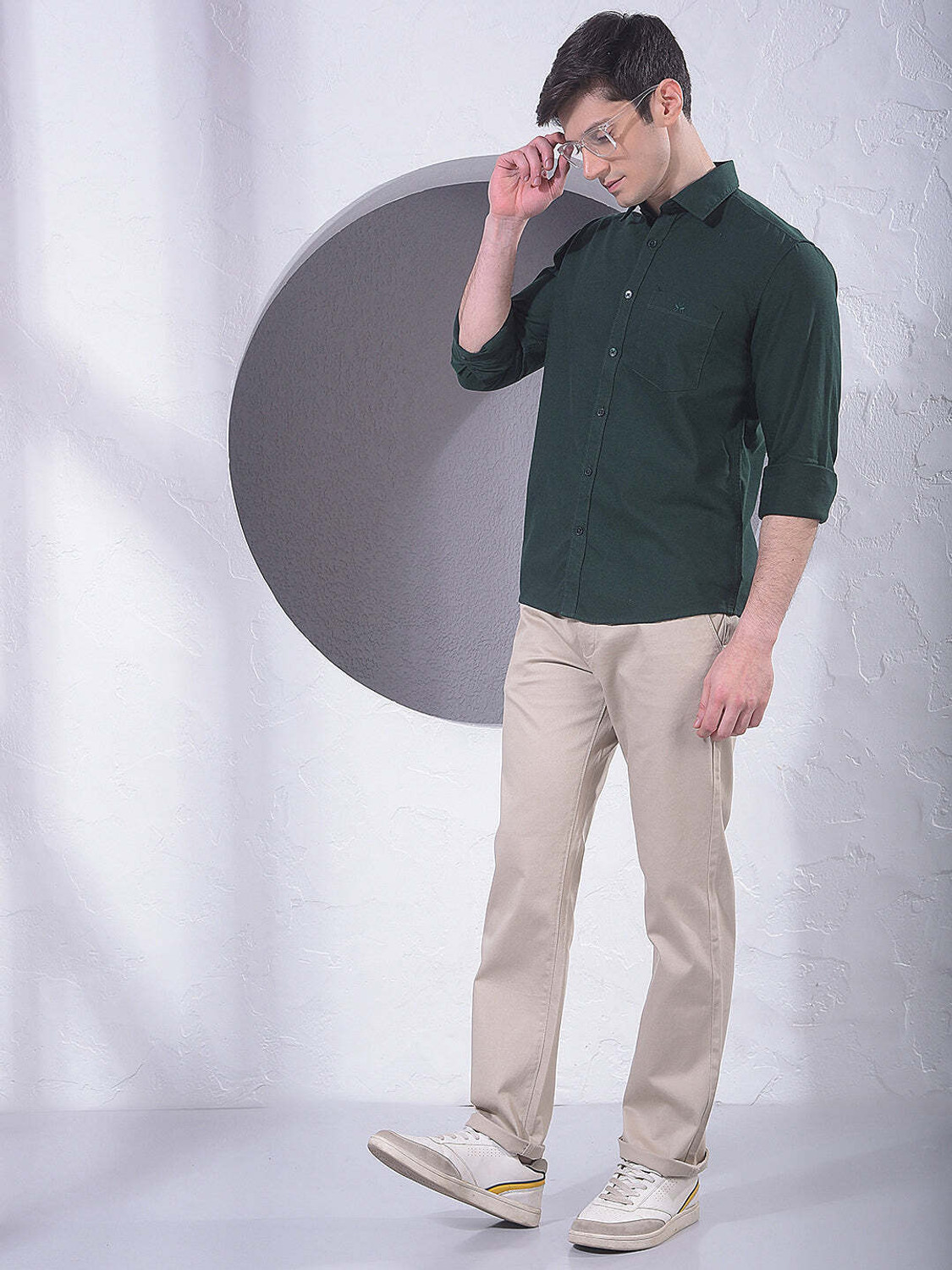 Image of CRIMSOUNE CLUB Men Solid Casual Green Shirt