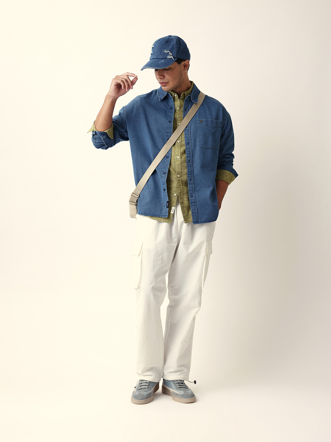 Image of THE BEAR HOUSE Men Solid Casual Blue Shirt