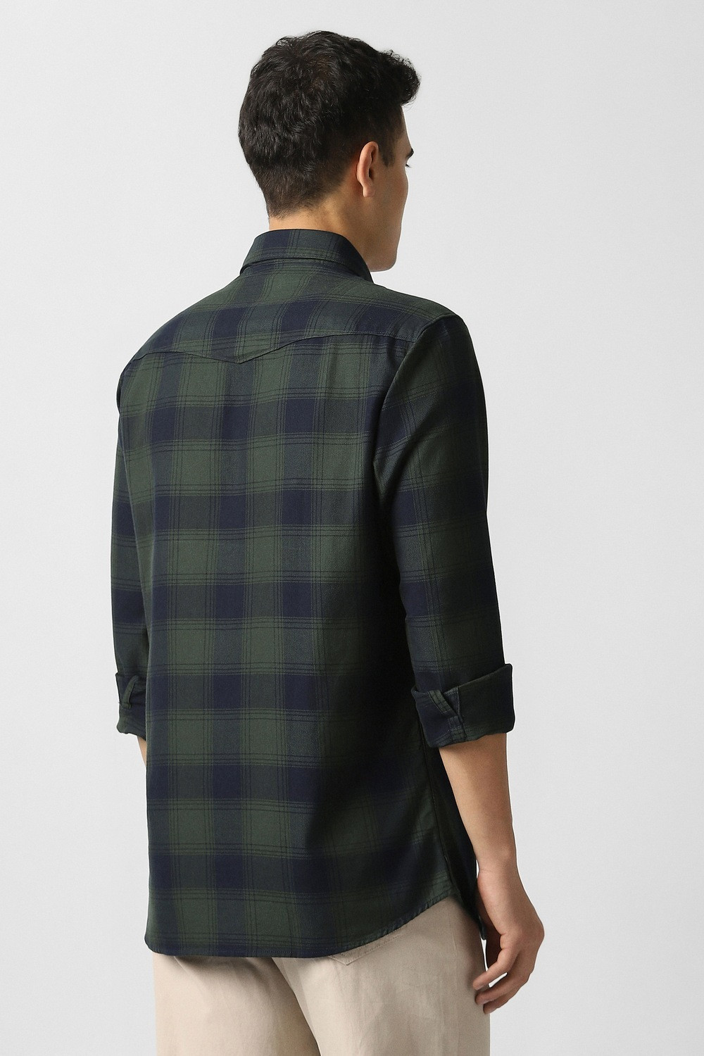 Image of VAN HEUSEN Men Slim Fit Checkered Casual Shirt