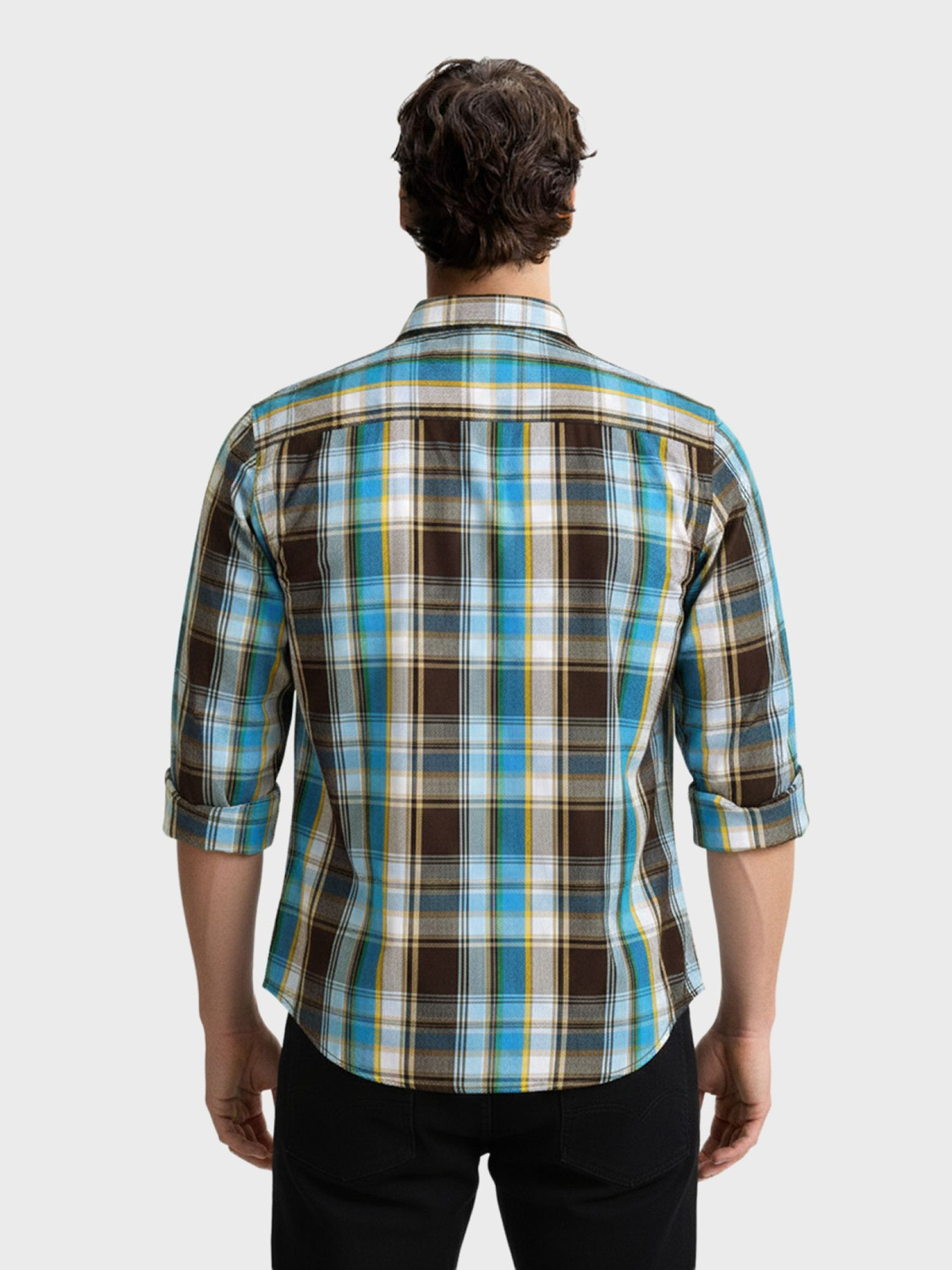 Image of The Indian Garage Co. Men Slim Fit Checkered Cut Away Collar Casual Shirt