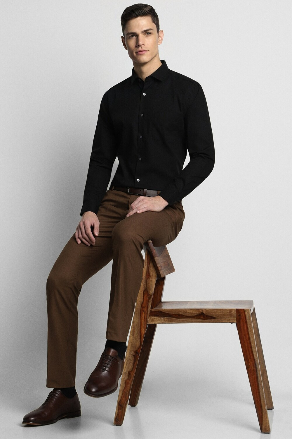 Image of PETER ENGLAND Men Solid Formal Black Shirt