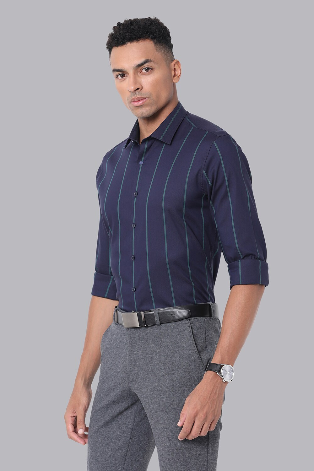 Image of VAN HEUSEN Men Slim Fit Striped Spread Collar Casual Shirt