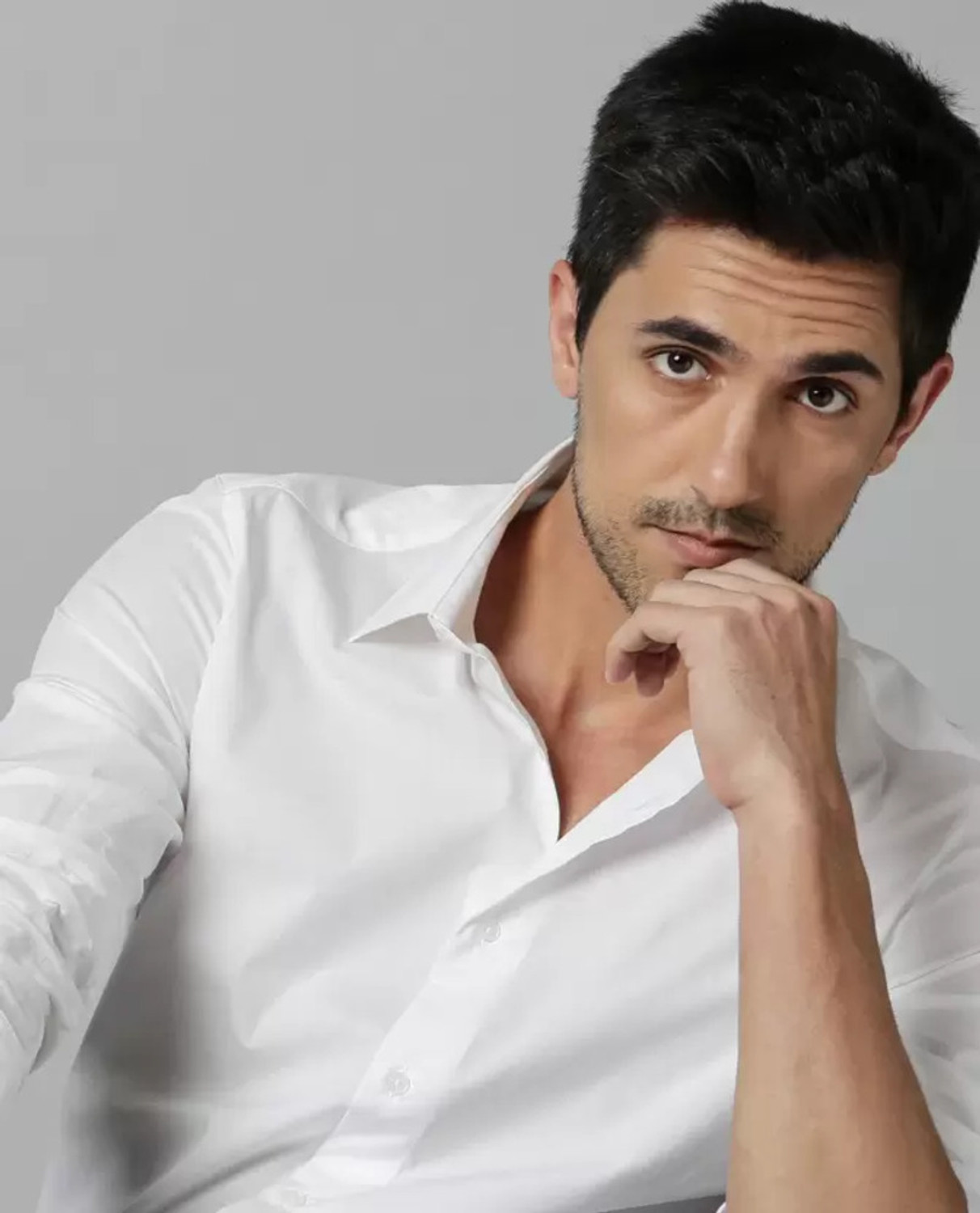 Image of GLOREN Men Solid Casual White Shirt