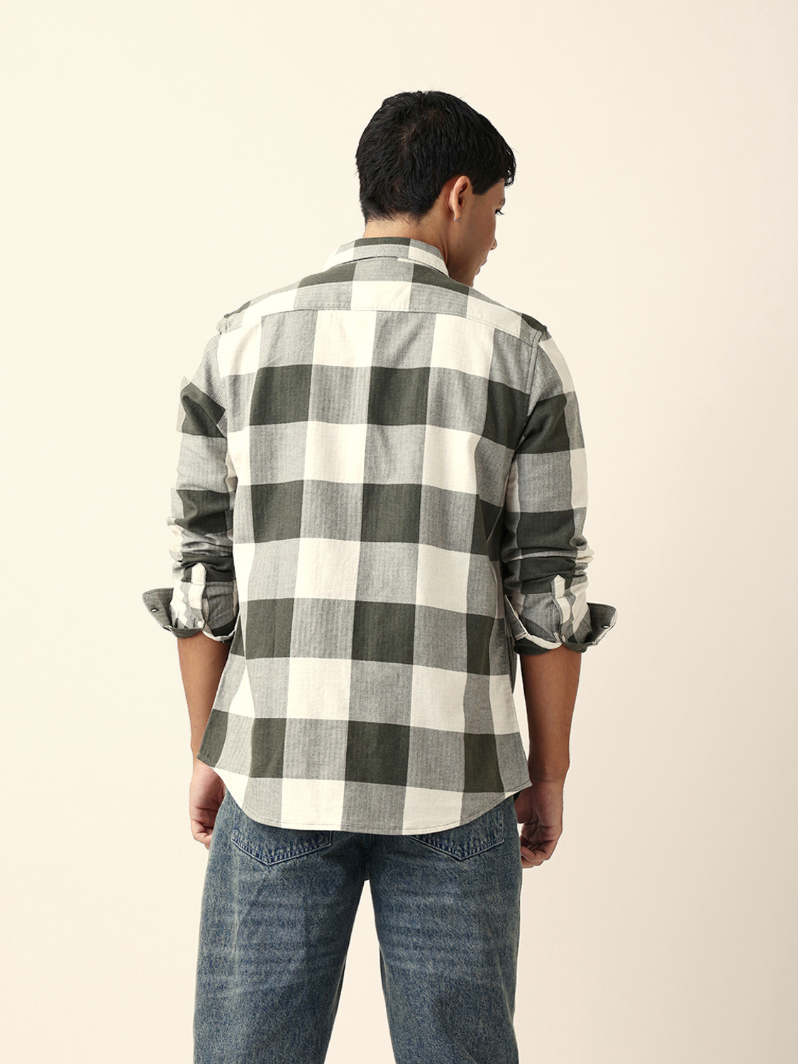 Image of THE BEAR HOUSE Men Slim Fit Checkered Spread Collar Casual Shirt