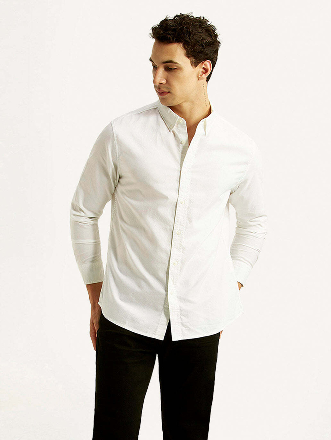 Image of LEVI'S Men Solid Casual White Shirt