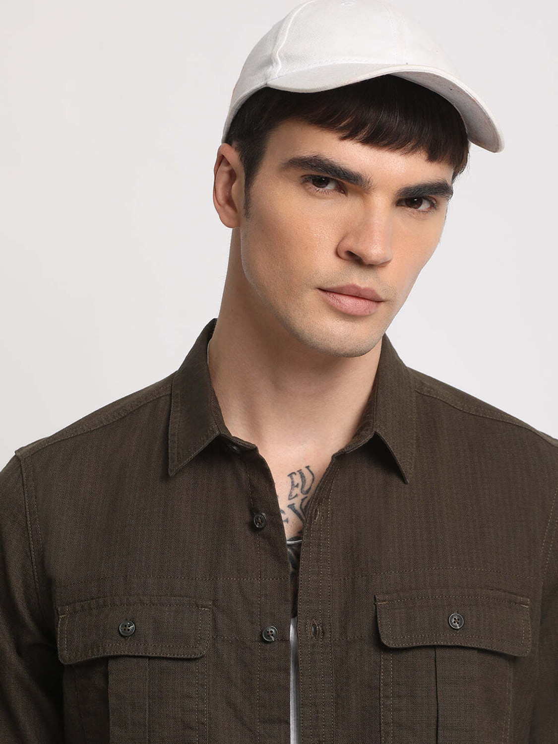 Image of THE BEAR HOUSE Men Solid Casual Green Shirt