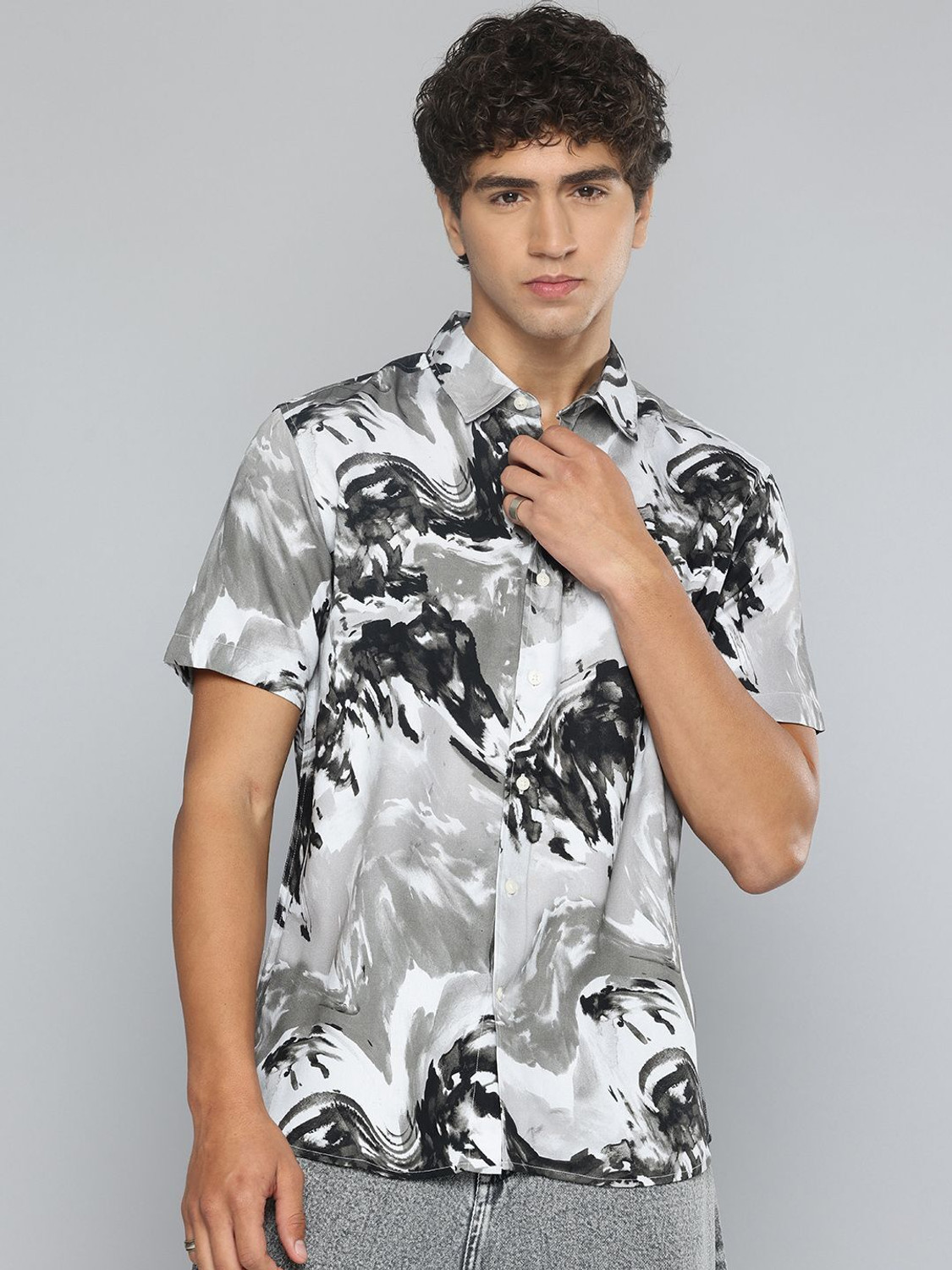 Image of FLYING MACHINE Men Slim Fit Printed Casual Shirt