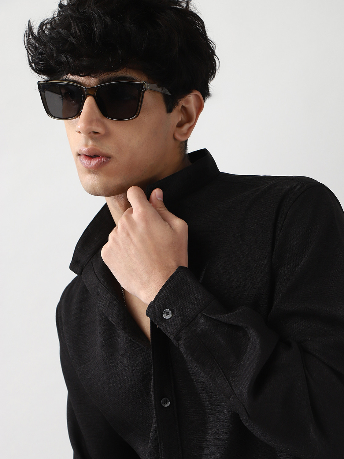 Image of Urbano Fashion Men Solid Casual Black Shirt