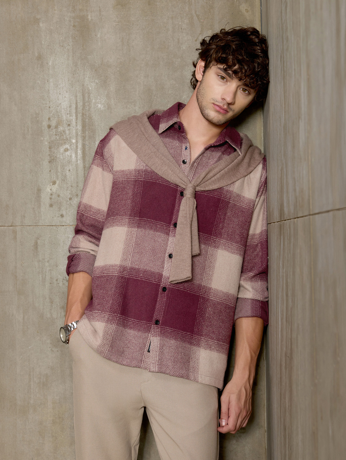Image of CAHOOT Men Relaxed Fit Checkered Spread Collar Casual Shirt