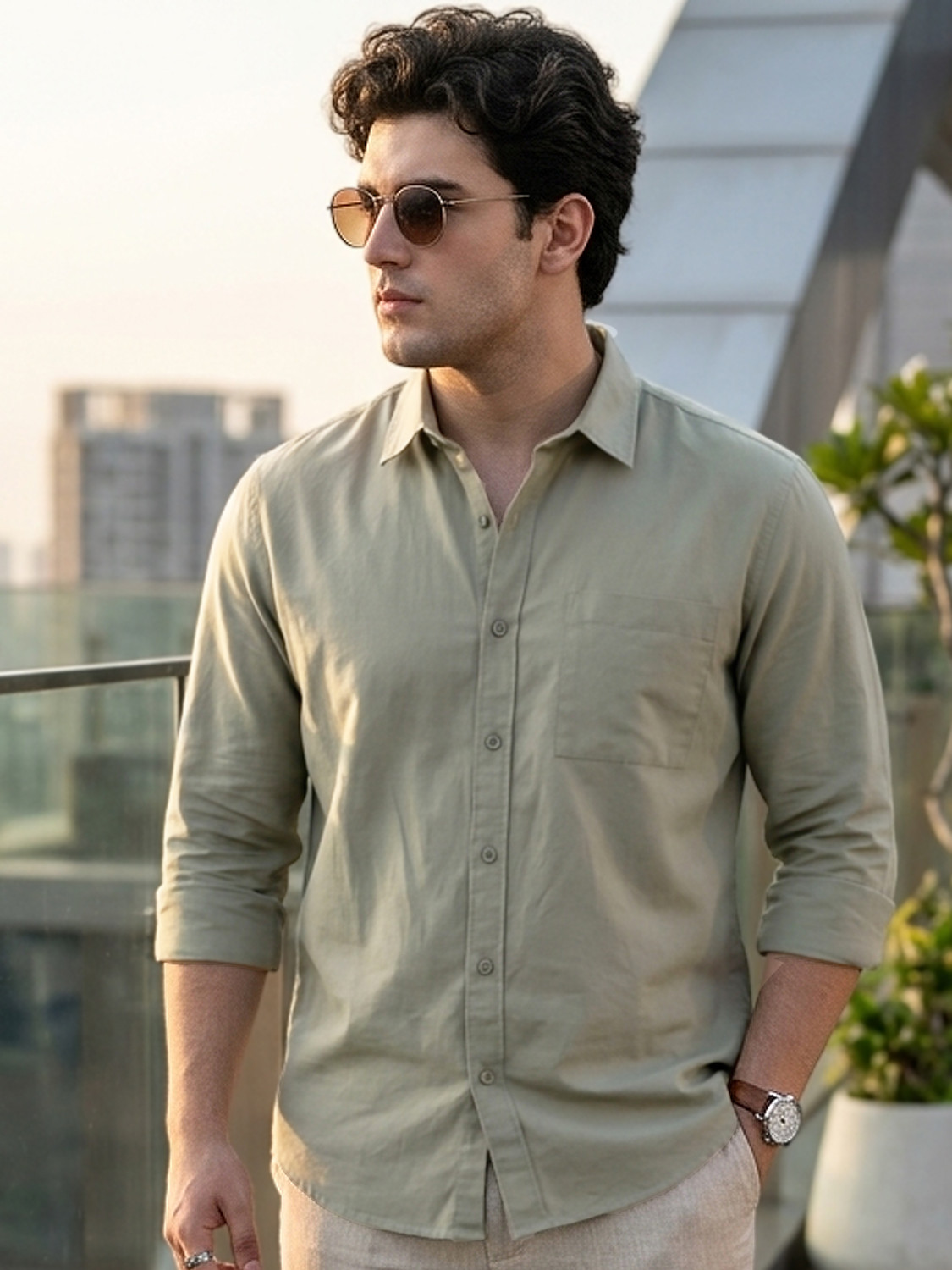 Urbano Fashion Men Solid Casual Green Shirt