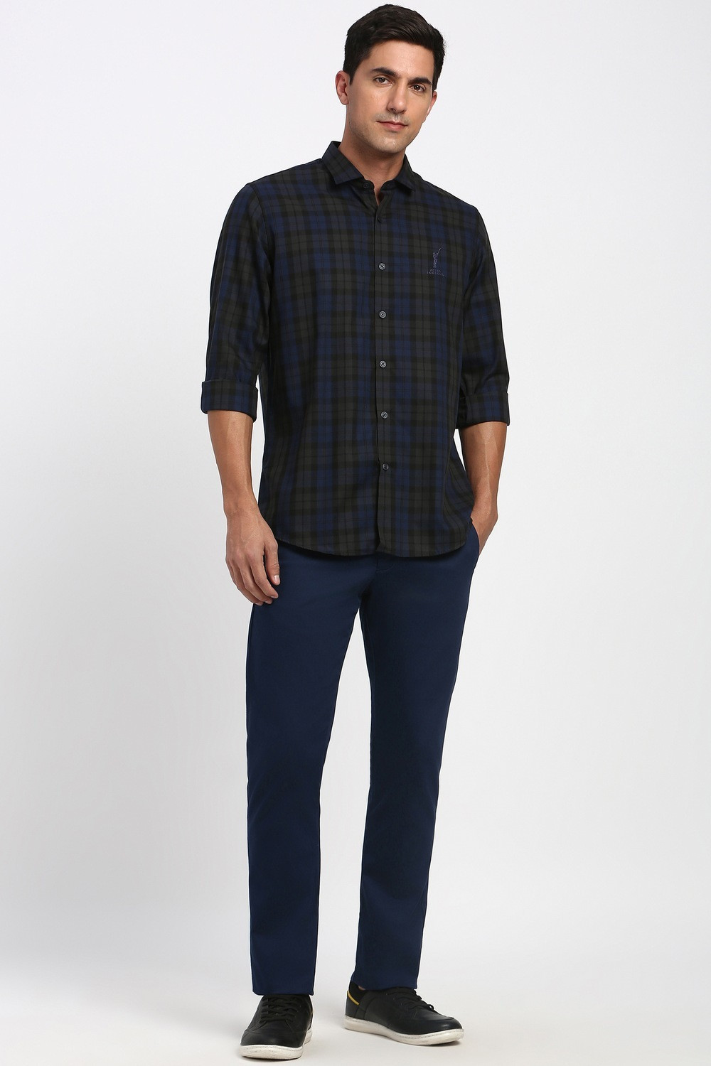 Image of PETER ENGLAND Men Slim Fit Checkered Casual Shirt