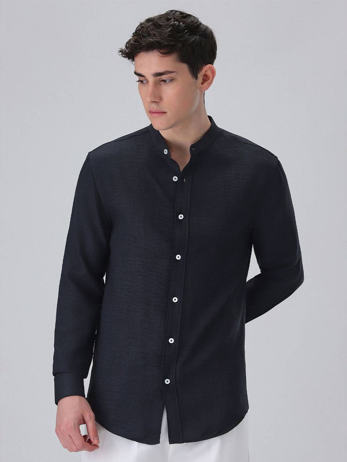 Banana Club Men Solid Casual Blue Shirt