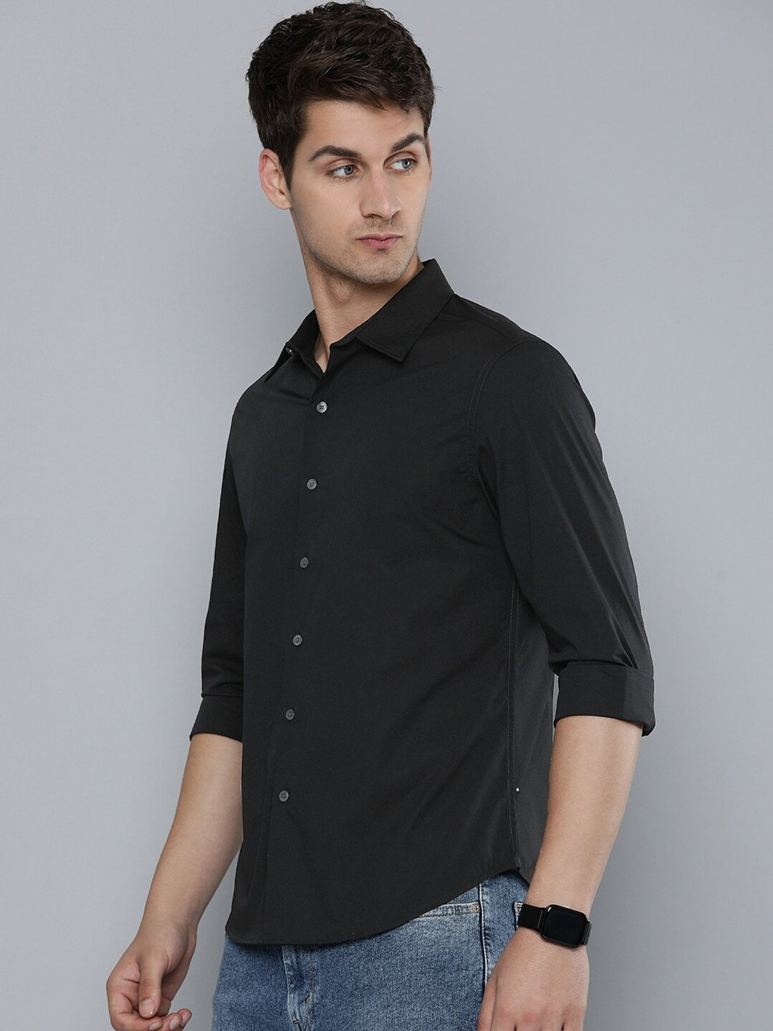 Image of LEVI'S Men Regular Fit Solid Spread Collar Casual Shirt