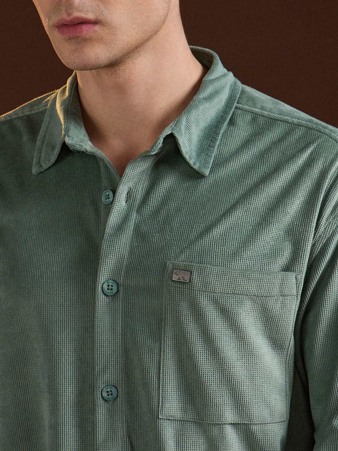 Image of THE BEAR HOUSE Men Relaxed Fit Solid Spread Collar Casual Shirt