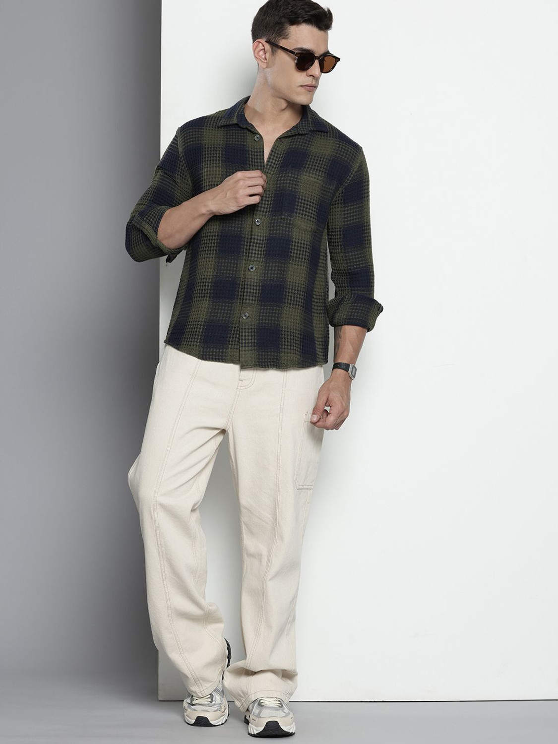 Image of The Indian Garage Co. Men Relaxed Fit Checkered Cut Away Collar Casual Shirt