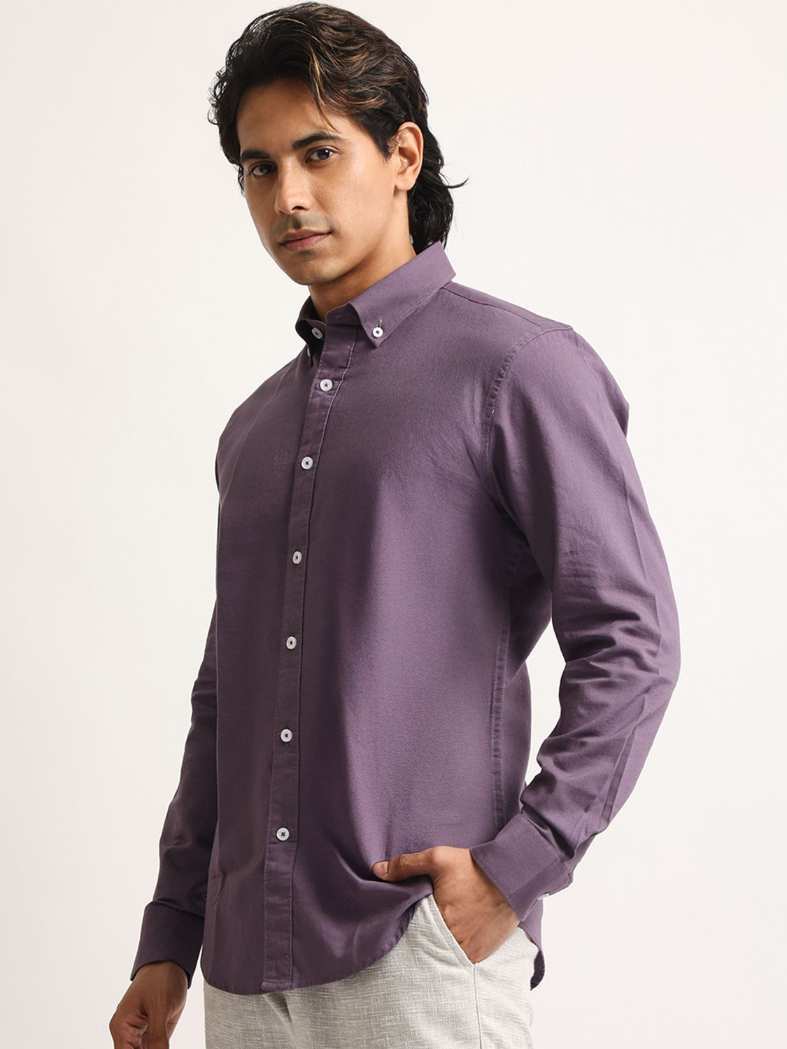 Image of MANIAC Men Relaxed Fit Solid Spread Collar Casual Shirt