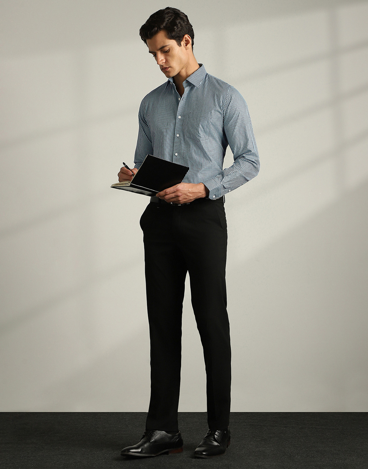 Image of VAN HEUSEN Men Checkered Formal Blue Shirt