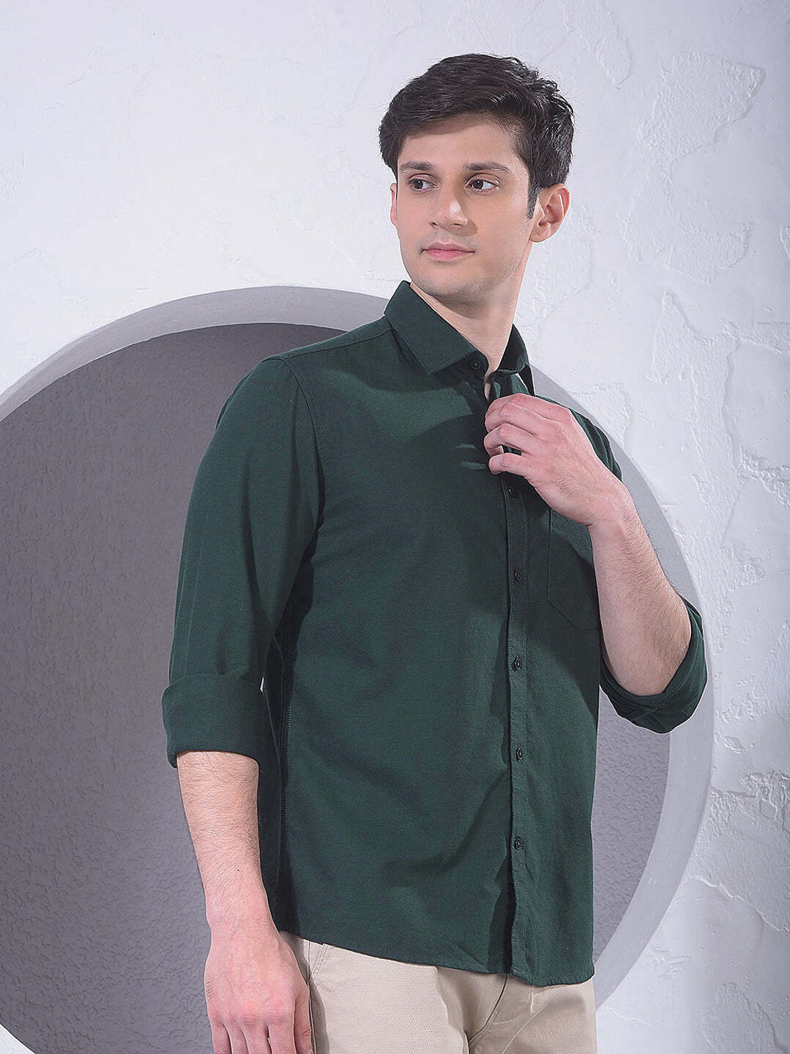 Image of CRIMSOUNE CLUB Men Solid Casual Green Shirt
