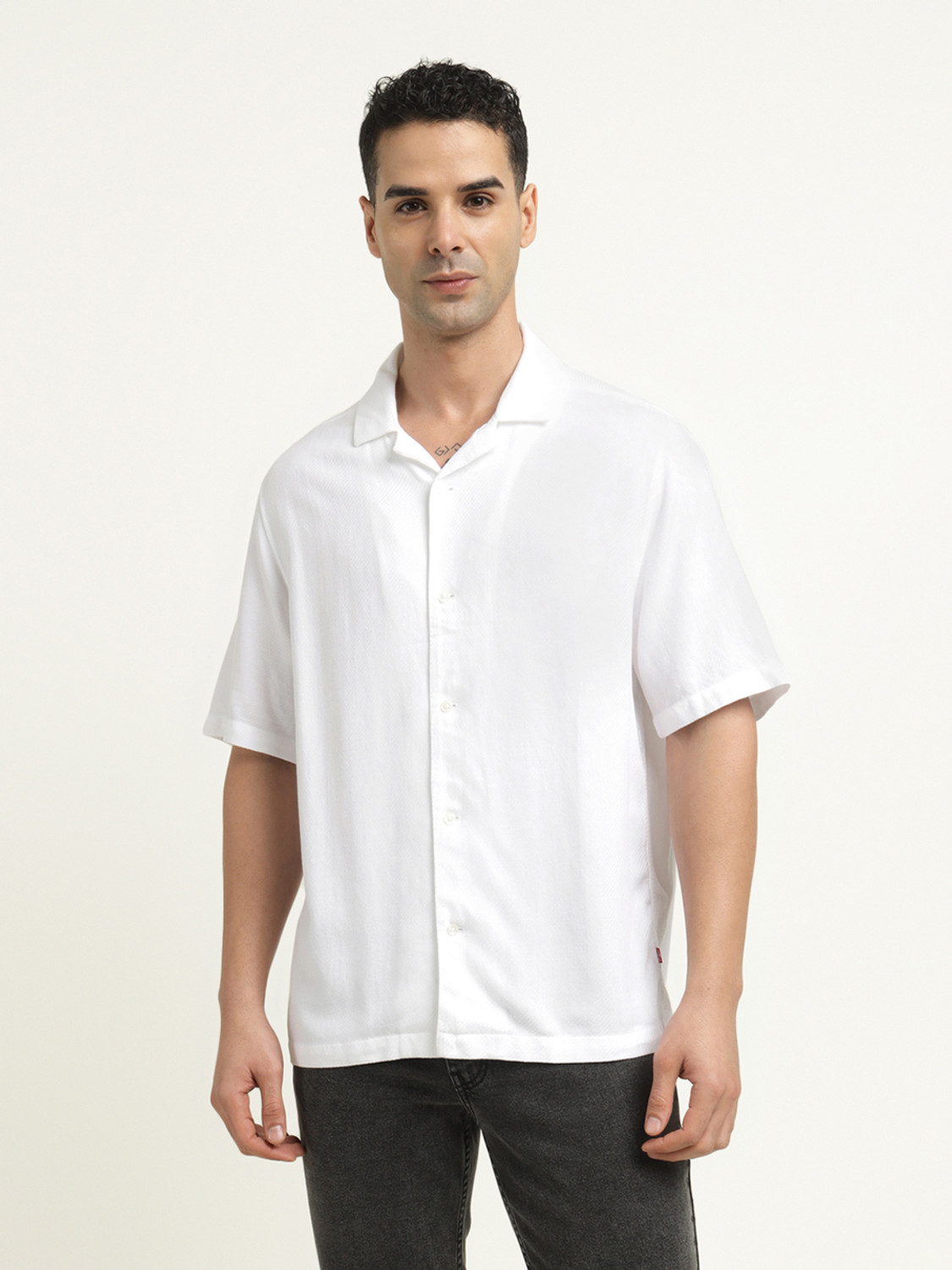 Image of LEVI'S Men Solid Casual White Shirt