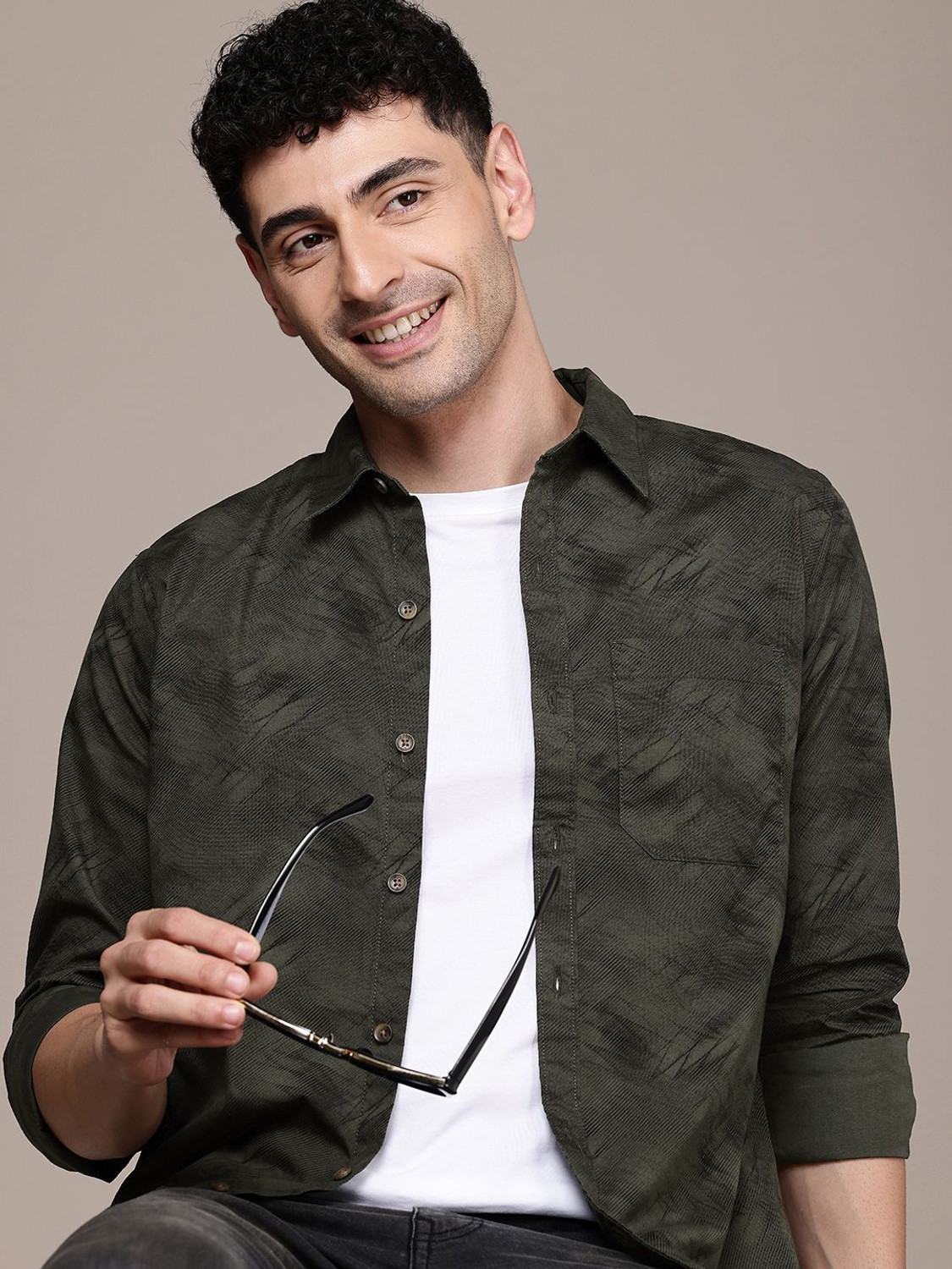 Image of WROGN Men Regular Fit Printed Cut Away Collar Casual Shirt