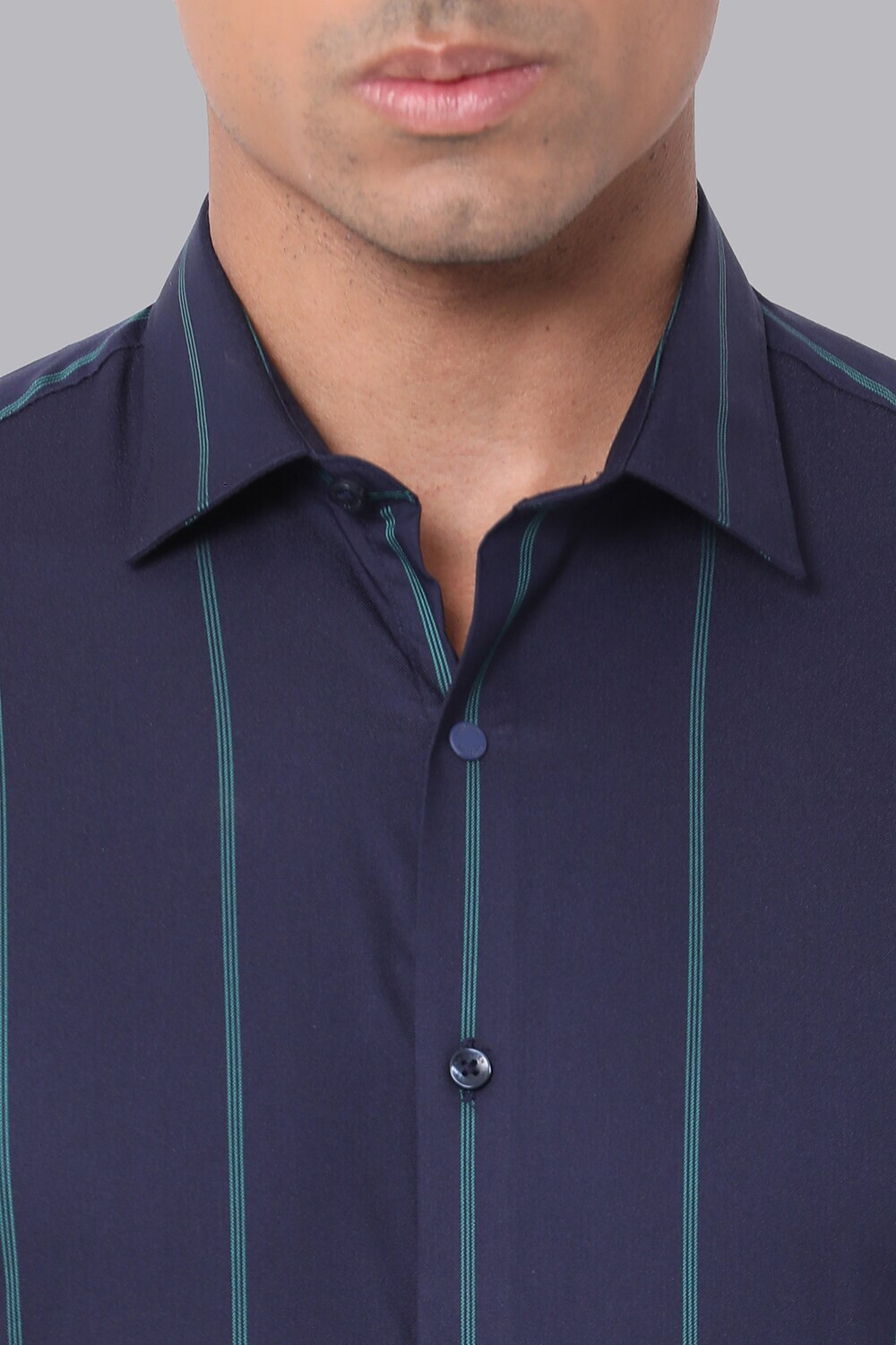 Image of VAN HEUSEN Men Slim Fit Striped Spread Collar Casual Shirt