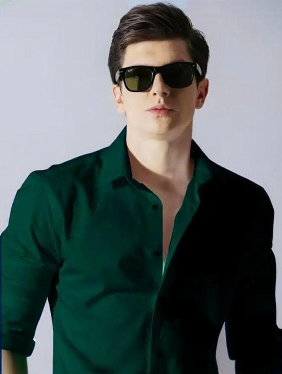 Image of Kalawatia fashion Men Solid Casual Dark Green Shirt
