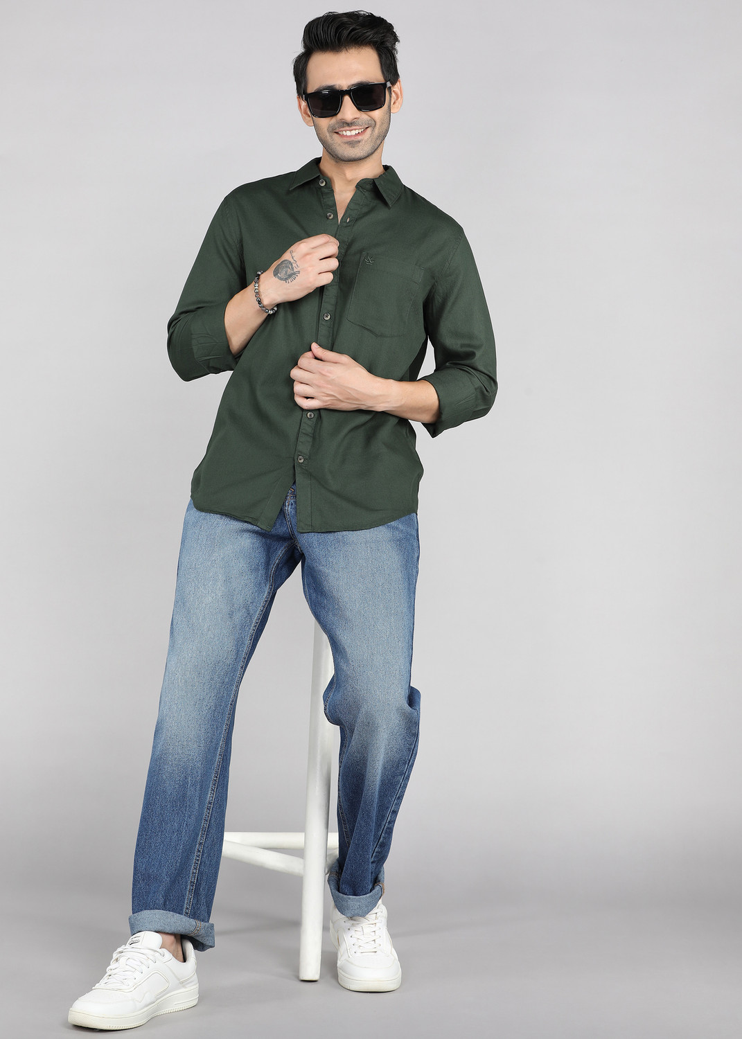 Image of WROGN Men Solid Casual Green Shirt