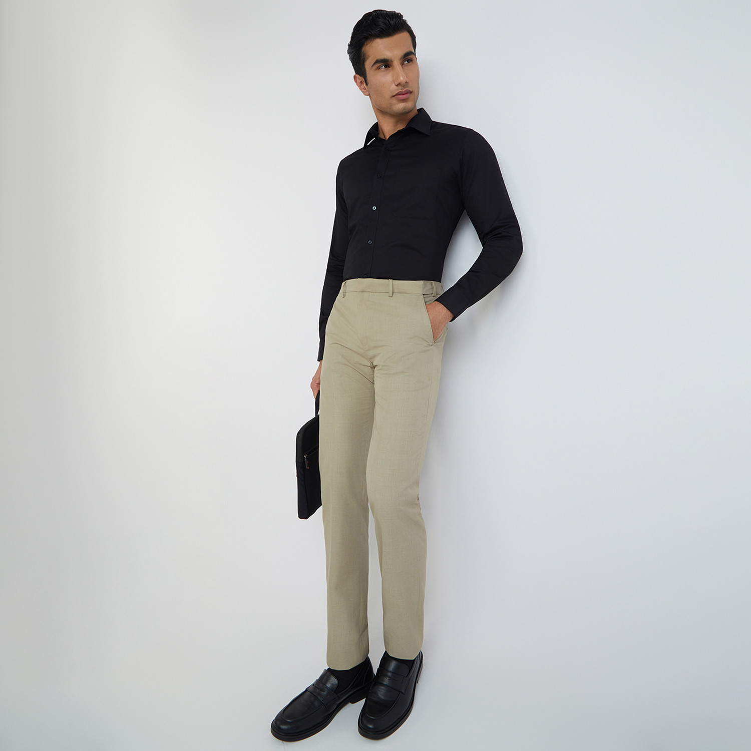 Image of Raymond Men Slim Fit Solid Cut Away Collar Formal Shirt