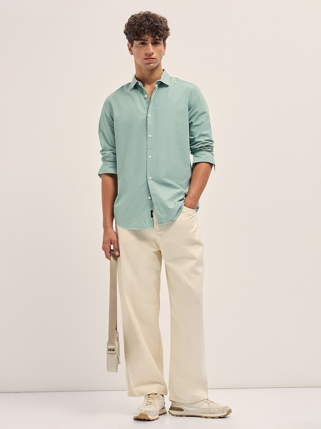 Image of THE BEAR HOUSE Men Solid Casual Green Shirt