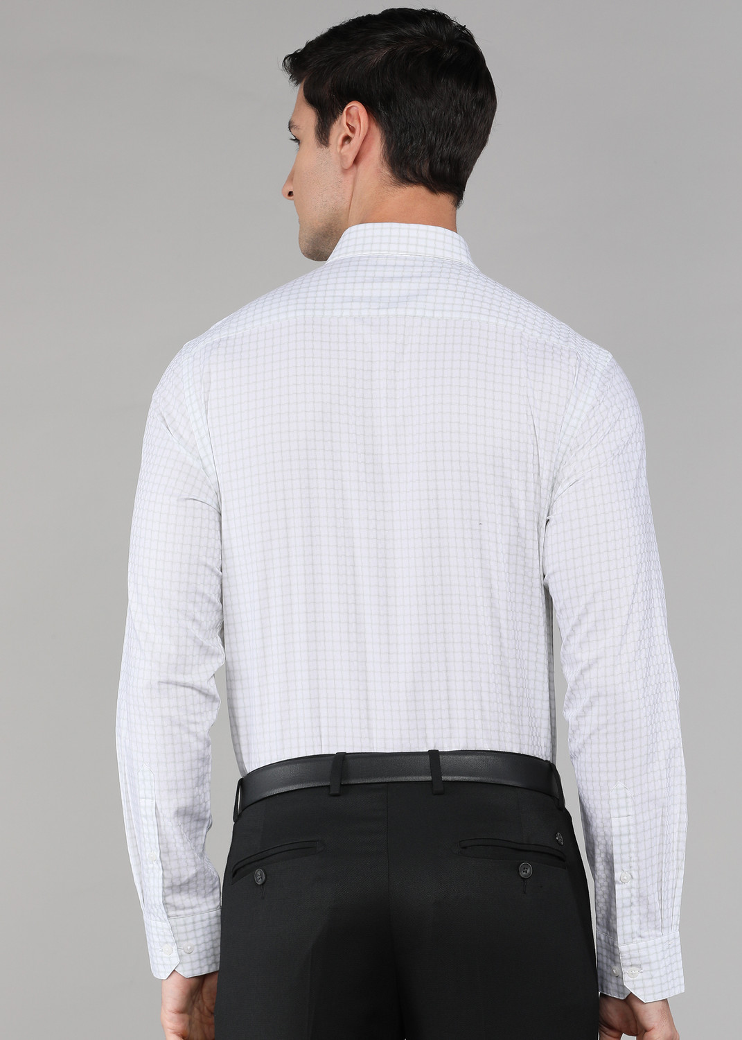 Image of ARROW Men Slim Fit Checkered Cut Away Collar Formal Shirt