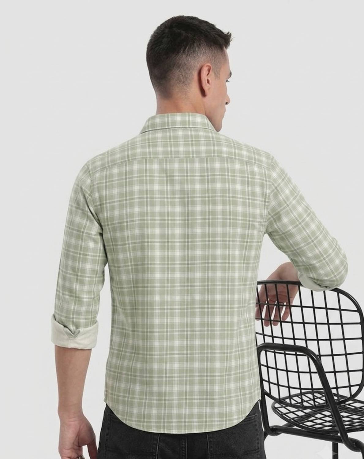 Roadster Men Checkered Casual Light Green Shirt - Image 2