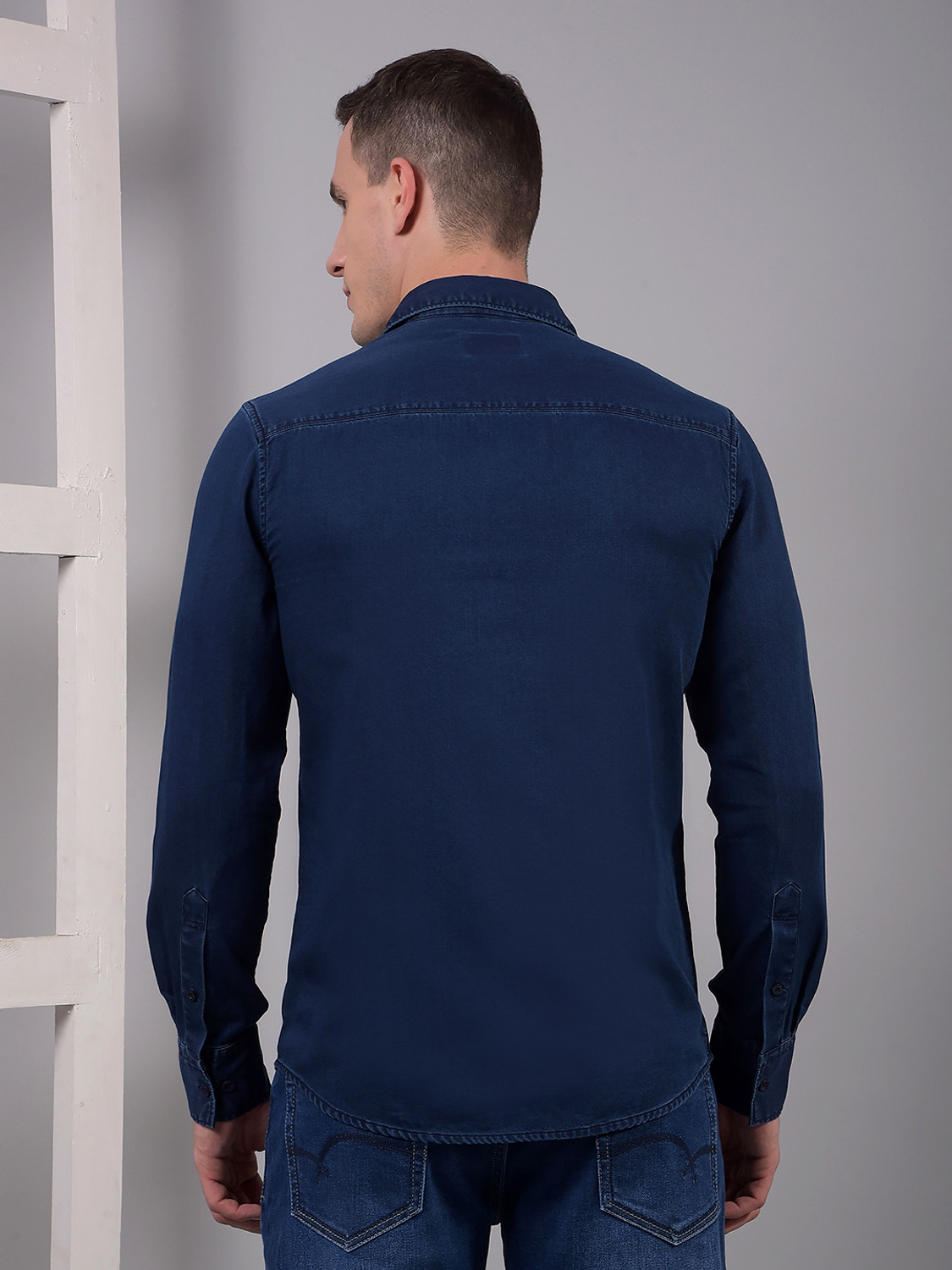 Image of CRIMSOUNE CLUB Men Solid Casual Blue Shirt